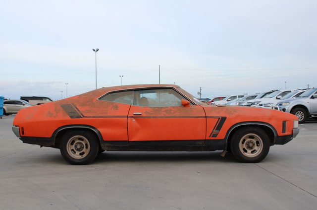 Xe đồng nát bị bỏ hoang 32 năm bỗng bán được giá kỷ lục - 6