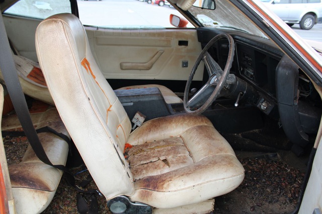 Xe đồng nát bị bỏ hoang 32 năm bỗng bán được giá kỷ lục - 11