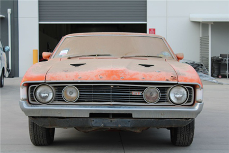 "Xe đồng nát" bị bỏ hoang 32 năm bỗng bán được giá kỷ lục