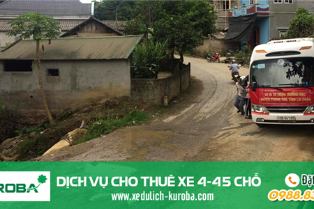 Xe đưa khách đi từ thiện tại Bản Lang - Phong Thổ - Lai Châu