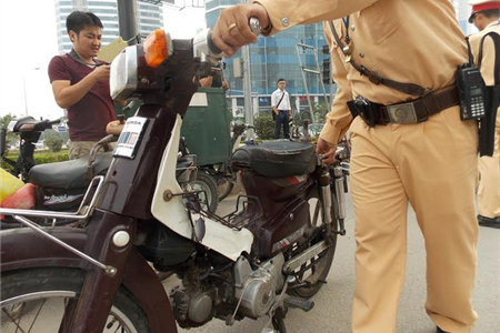 Xe không giấy tờ vẫn được sang tên đổi chủ